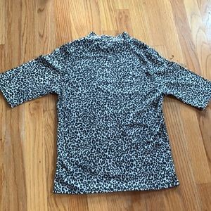 Quarter Sleeve B&W Cheetah Fitted Top